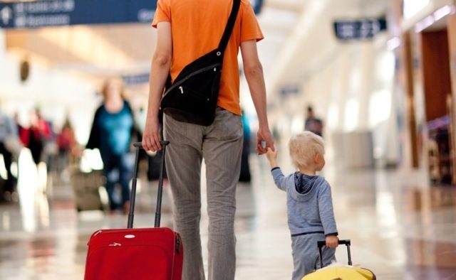 Dad-and-child-in-airport-web-640x394