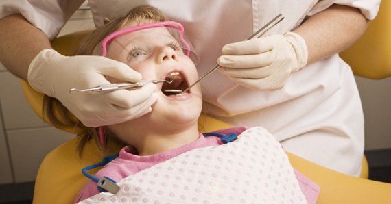 Лечение зубов у детей не так, как у взрослых