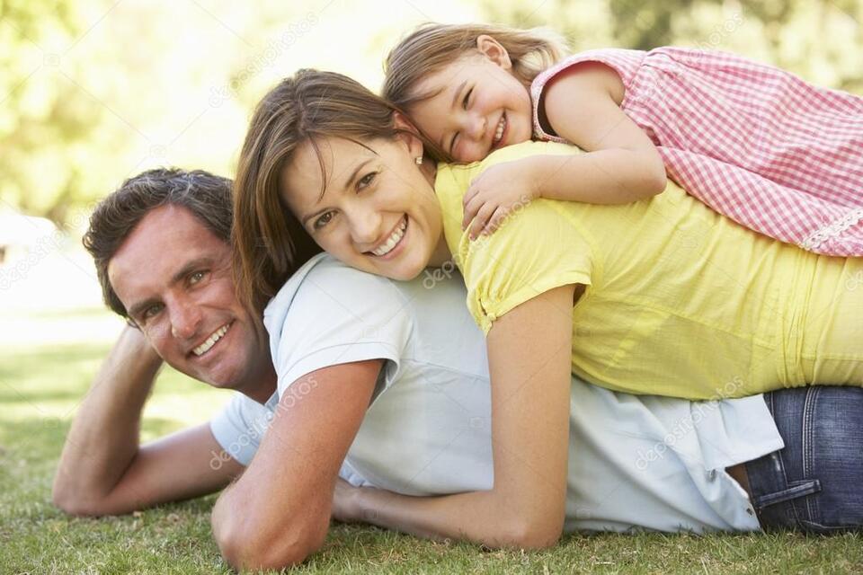 depositphotos_4839072-stock-photo-young-family-relaxing-in-park