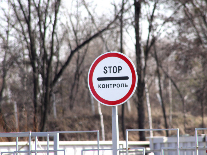 t_1_signs-road-sign-stop-control-932