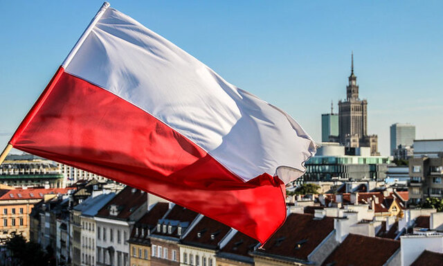 Польща вимагає пояснень від росії через зняття її прапорів з меморіалу в  Катині — Варта 1