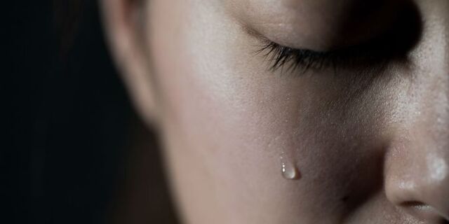 WOMAN-CRYING-facebook