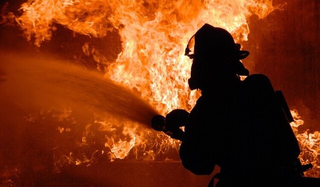 fire_fighting_water_hero_silhouette_rescue_2560x1440_hd-wallpaper-1233916-750x440