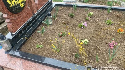 На Тернопільщині чоловік помстився померлій та пошкодив її могилу