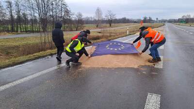 Водій вантажівки, з якої поляки висипали зерно, вперше розповів деталі інциденту