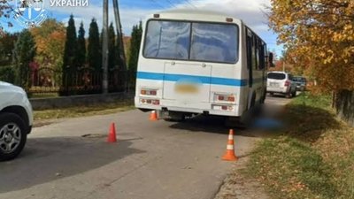 Водія автобуса на Прикарпатті підозрюють у смертельному наїзді на дитину