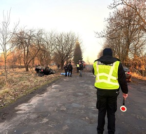 Смертельна ДТП на Прикарпатті: водій влетів в дерево, запчастини від авто були розкидані по дорозі (ФОТО)