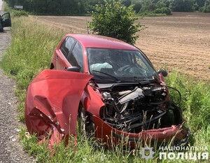 На Львівщині зіткнулися «Land Rover» та «Volkswagen Golf»: серед травмованих - маленька дитина (ФОТО)