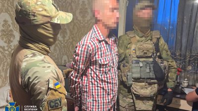 У Дніпрі двоє чоловіків підірвали авто працівника прокуратури