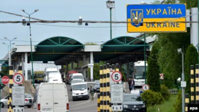 Український бізнес втрачає персонал після відкриття кордону для молоді, - ЗМІ