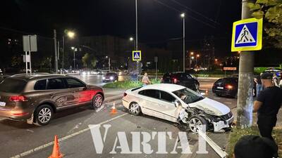 У центральній частині Львова водій «Volkswagen» на швидкості влетів в електроопору (ФОТО/ВІДЕО)