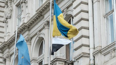 У Львові біля облради підняли Прапор надії