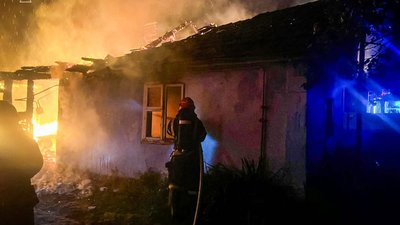 В Яворівському районі горів будинок
