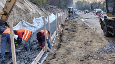 На в’їзді до Львова облаштовують габіонну підпірну стінку