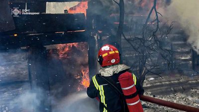 На Львівщині горіла будівля (ФОТО)