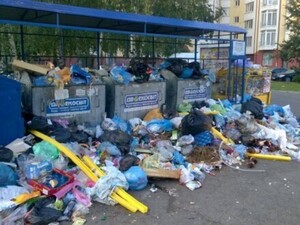 У Садового натякають, що область не справляється з вивезенням сміття