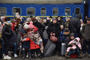 Увага! Інформація для переселенців, які прибувають евакуаційними потягами