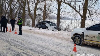 Смертельна ДТП на Вінниччині: троє пасажирів загинули після зіткнення з деревом