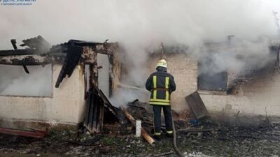 На Житомирщині під час пожежі в будинку загинули три дитини