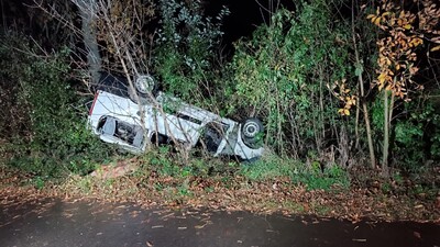 П'яний водій у Львівському районі злетів у кювет та перекинувся: травмована пасажирка