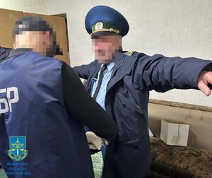 «Обіцяли не створювати штучних перешкод»: на Львівській митниці викрито схему одержання хабарів 