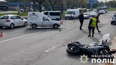 У Львові зіткнулися автомобіль та мотоцикл: є травмований