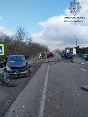 Увага водіям! Через ДТП на трасі «Тернопіль - Львів - Рава-Руська» ускладнено рух (ФОТО)