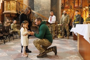 У Гарнізонному храмі родичам загиблих воїнів вручили ордени «Хрест Героя» (ФОТО)