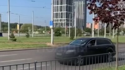 Львівські патрульні оштрафували водія Audi Q7, який їхав зустрічною смугою (ВІДЕО)