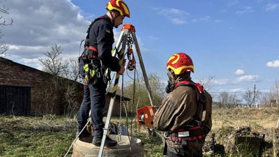 На Львівщині з колодязя дістали тіло чоловіка