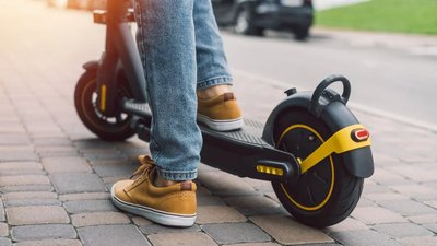 У Львові за п'ять тижнів госпіталізували 19 дітей із важкими травмами, яких вони зазнали катаючись на електросамокатах