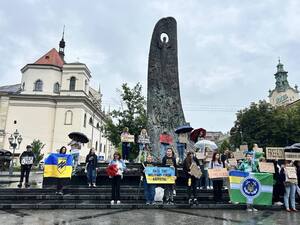 У центрі Львова мешканці вийшли на акцію, щоб підтримати захисників «Азовсталі» (ФОТО/ВІДЕО)