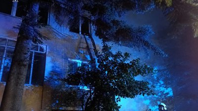 У Львові врятували чоловіка з палаючої квартири