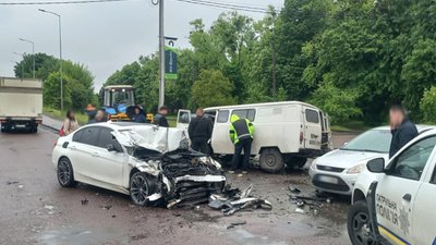 Поліція розповіла подробиці масштабної автотрощі з травмованими у Львові (ФОТО)