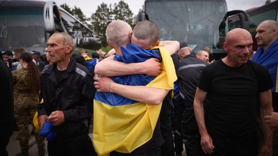 Третя частина обміну: ще 303 українських захисників повернулися додому (ФОТО)