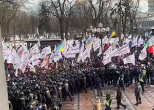 У Києві сутички поліцейських та протестувальників ФОПів (відео)