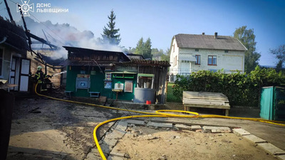 Надзвичайники Львівщини врятували із палаючої будівлі чоловіка (ФОТО)