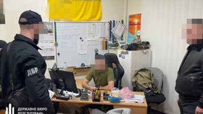 Працівник Адміністрації ДПСУ разом із братом перетворили кордон на платний «прохід» для чоловіків (ВІДЕО)