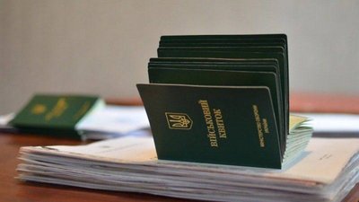 Більше не потрібно йти до ТЦК: як тепер працюватиме виключення з обліку після 60 років