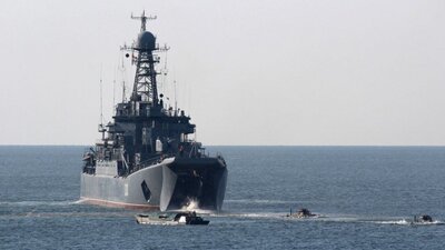 Окупанти забрали великі десантні кораблі з Чорного моря після ураження ВДК «Мінськ»