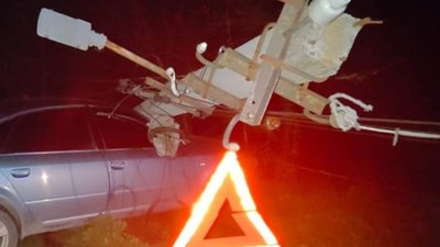 На Франківщині 18-річний водій протаранив електроопору (ФОТО)