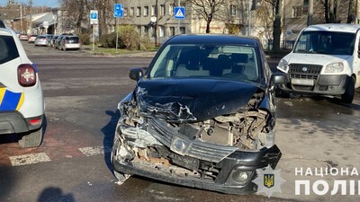 Внаслідок автопригоди у Львові травмувалися дві людини