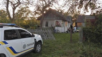 На Франківщині затримали жінку, яка під час застілля вдарила свою матір ножем у груди