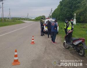 Не відкупився: на Львівщині водій мопеда пропонував хабар поліцейським (фото)