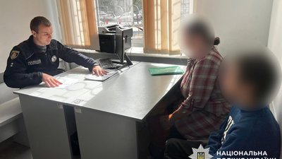 У Хмельницькому 13-річний хлопець забрав квіти з Алеї Слави