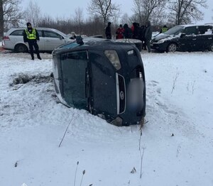 Увага, водії! На Львівщині сталася ДТП з потерпілими, є ускладнення в русі (ФОТО)