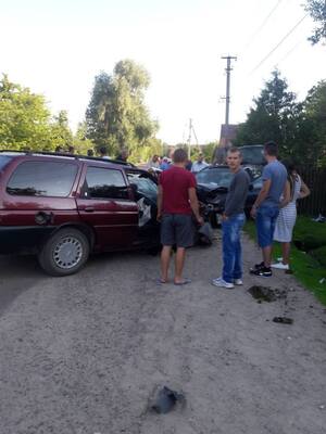 Внаслідок лобового зіткнення автівок в селі Старий Яр, травми отримали шестеро осіб: подробиці