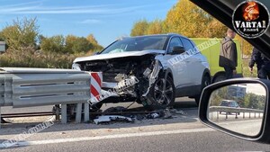 У Львові водій протаранив відбійник (ФОТО, ВІДЕО)