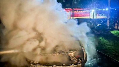 На Львівщині горіла машина