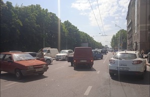 Рух заблоковано: у Львові водій вчинив ДТП (ФОТО)